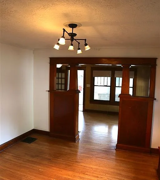1435 N Kinser Pike — Photo 11