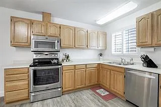 4 bed, 1376 sqft, $4,950 — Photo 4