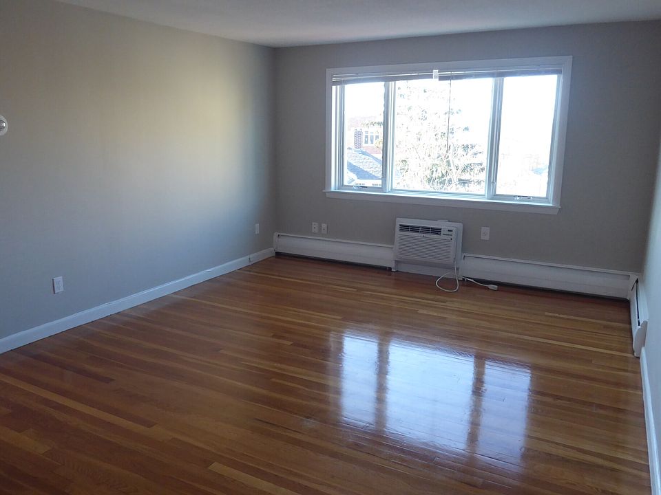 2nd image of 53 Evergreen St #32