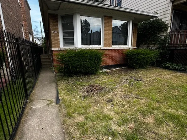 8635 S Burnham Ave, Chicago, IL 60617