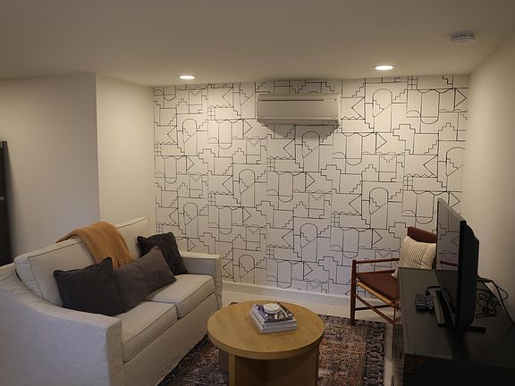 5th image of 106 Biltmore Dr #A
