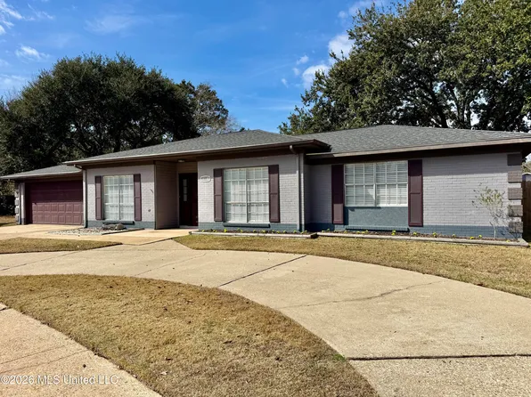 1315 Sussex Dr, Ocean Springs, MS 39564