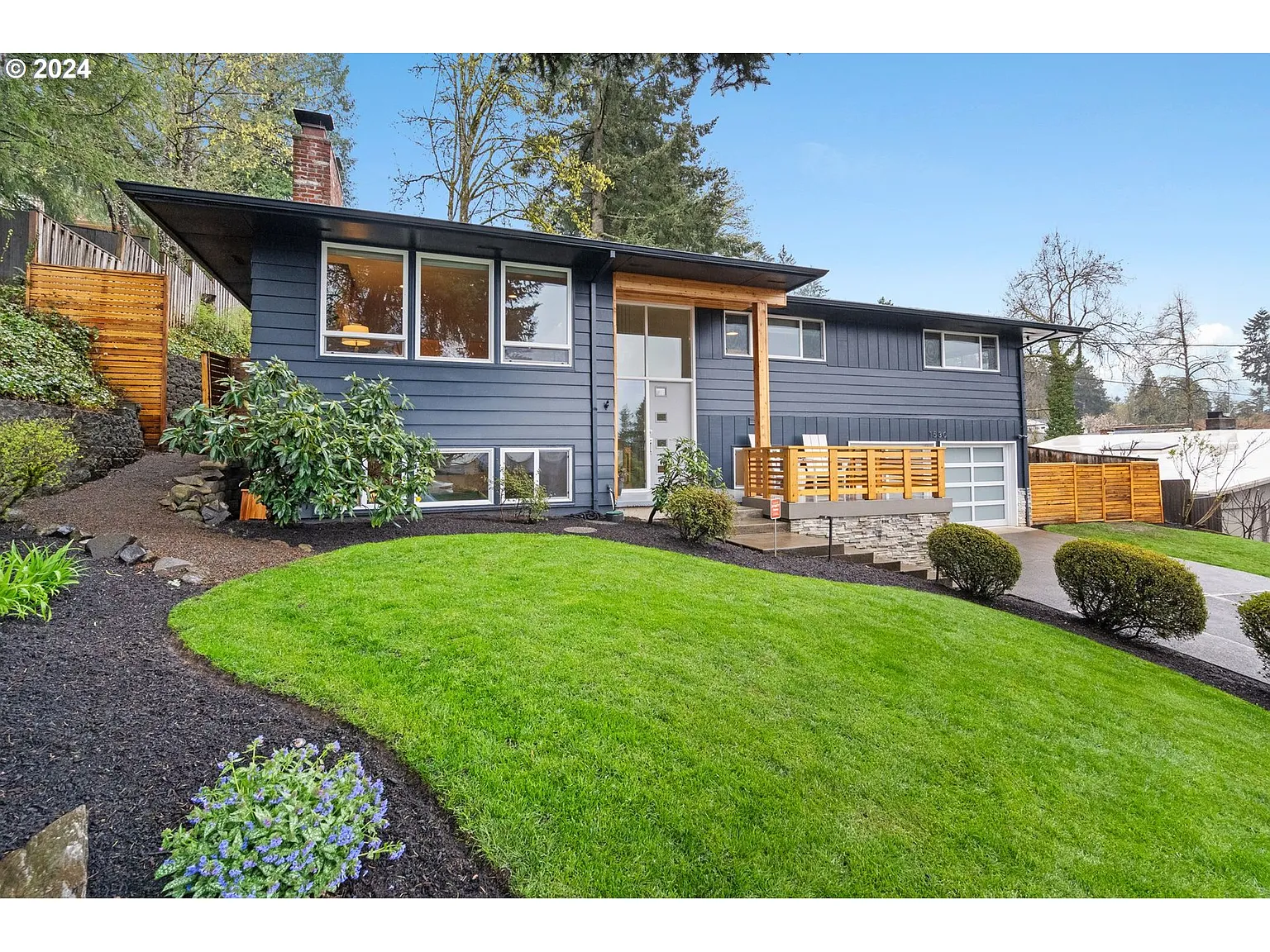 1530 Larch St photo 1