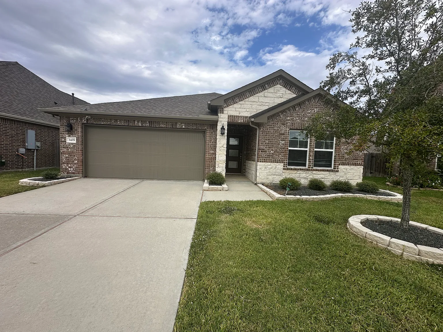 4 bed, 2067 sqft, $2,640 — Photo 2