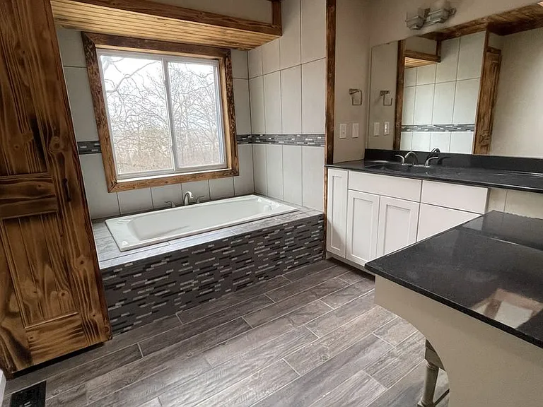 2101 W Outer Hwy #61 — Photo 11
