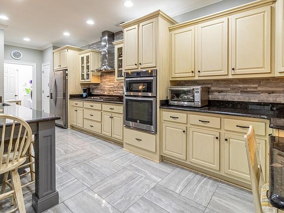 5th image of 129 Kensington Dr SE