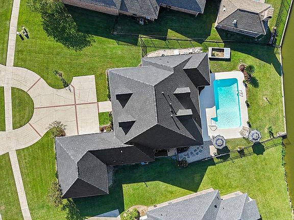 5th image of 18465 Lake Harbor Ln