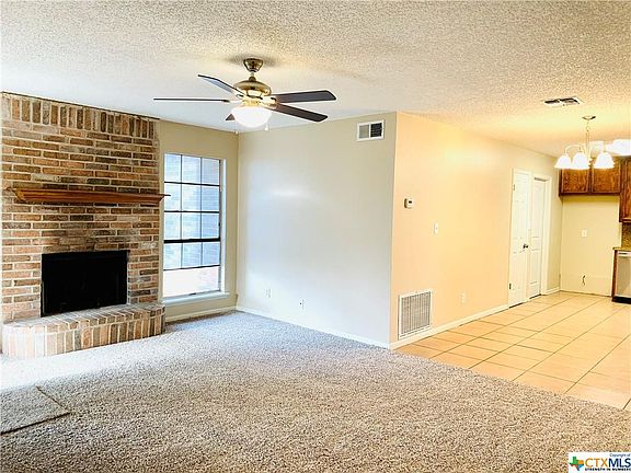 3rd image of 304 Queenswood Trl