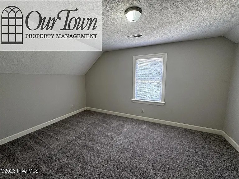 3003 Woodgreen Dr N — Photo 11