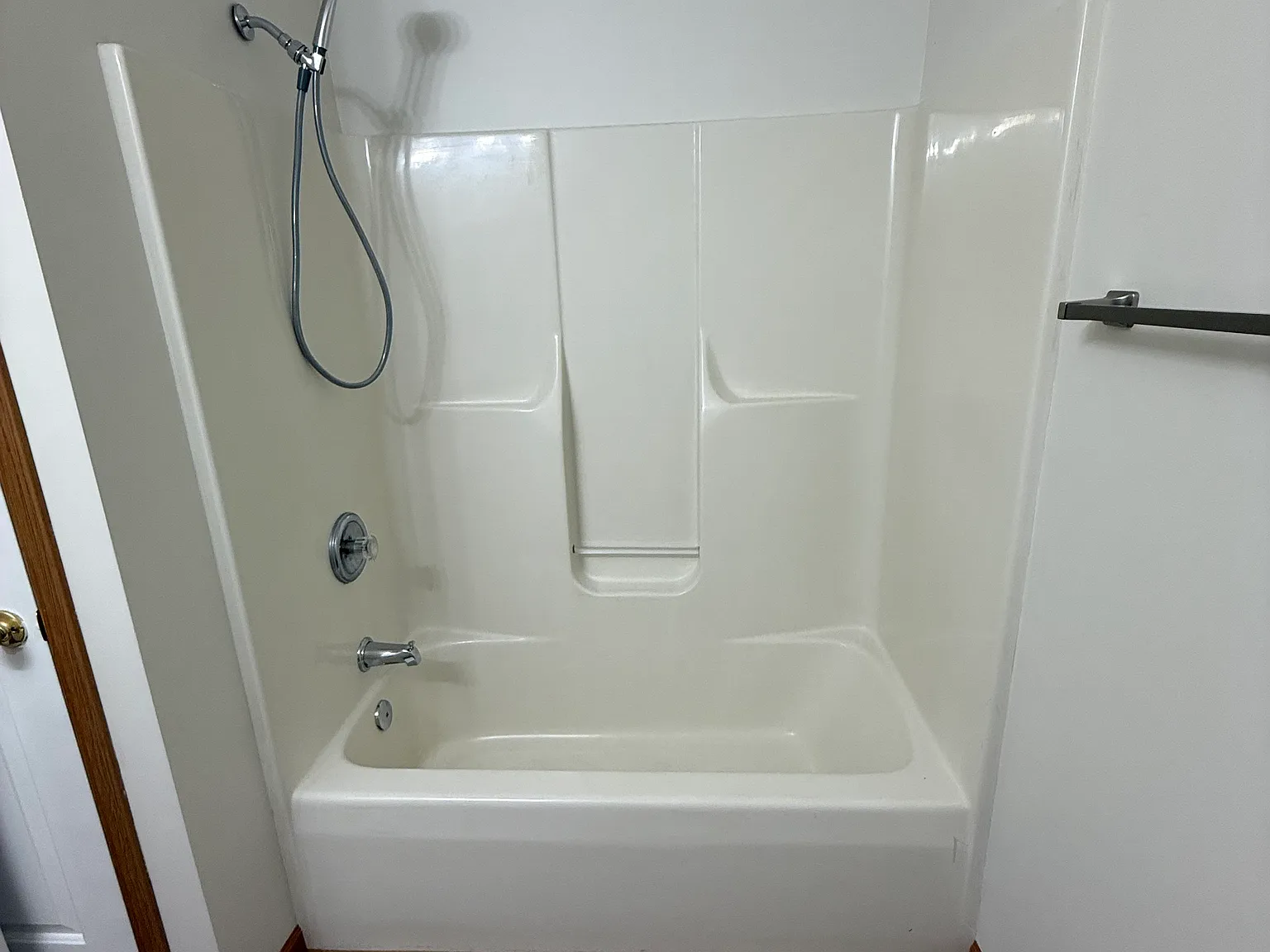 3 bed, 1300 sqft, $1,800 — Photo 4