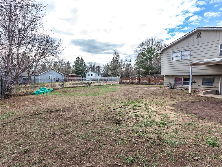 1100 Skyline Dr — Photo 41