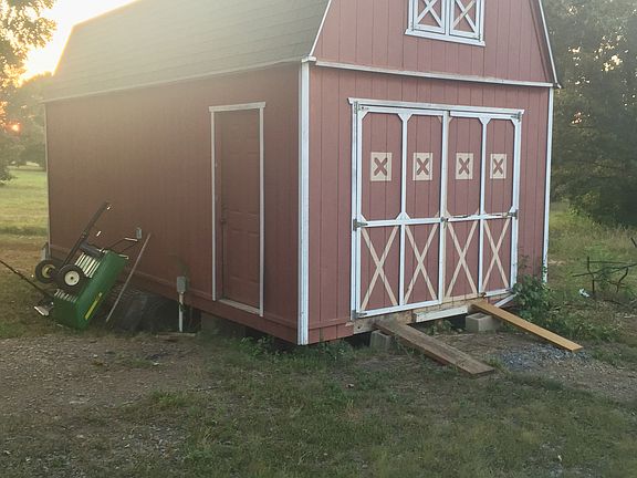 Large with upstairs loft 