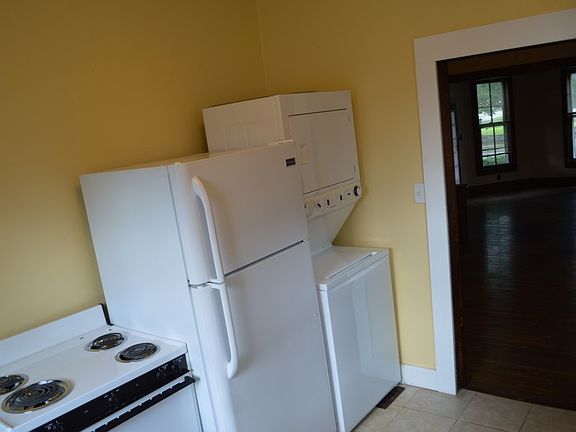 4th image of 900 S Washington St #S