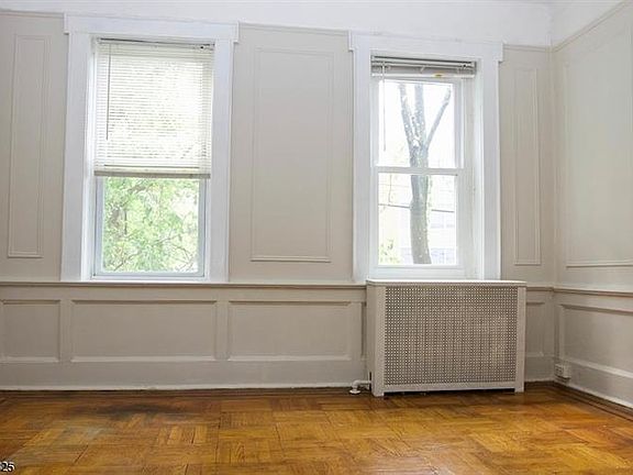 3rd image of 11 Seymour St APT 18