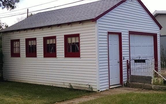 2nd image of 631 4th Ave S