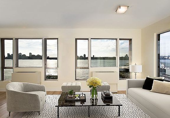 3rd image of 110 Horatio St APT 207