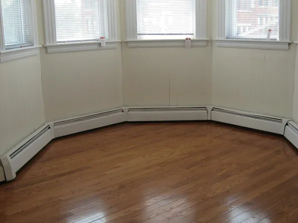 139 Salem St #3F, Lawrence, MA 01843