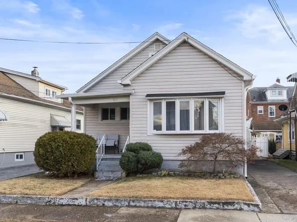 611 E Brown St, Hamilton, NJ 08610