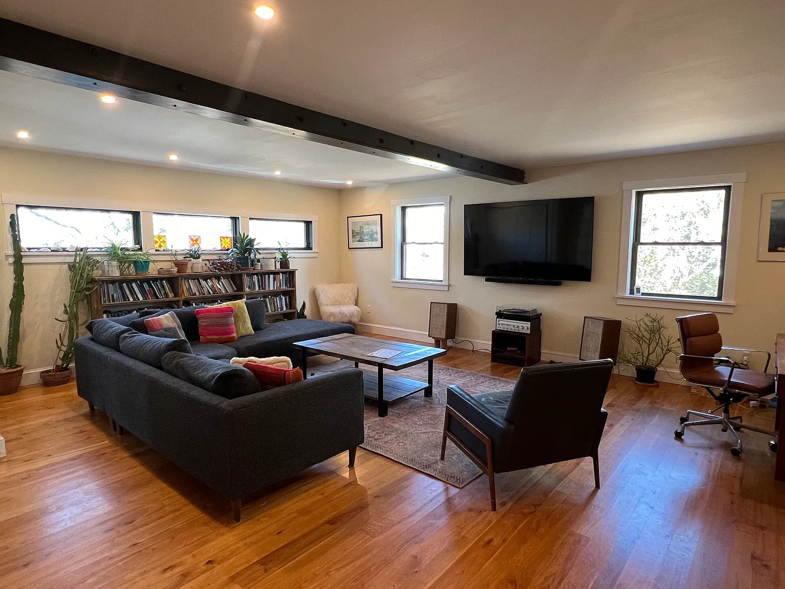 3 bed, 2000 sqft, $2,100 — Photo 2