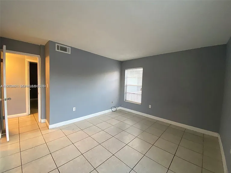 1735 W 60th St #M301 — Photo 18