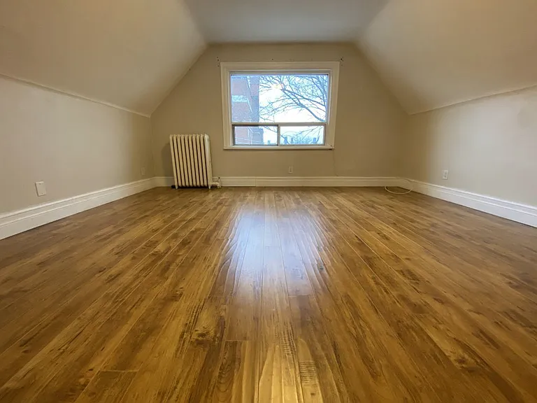 412 Dovercourt Rd #UPPER — Photo 11