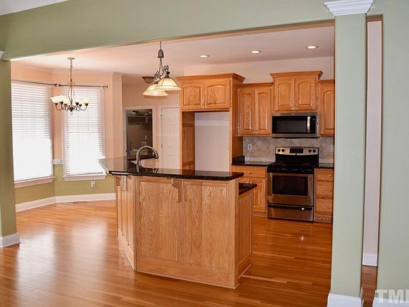 5th image of 205 Kensington Dr