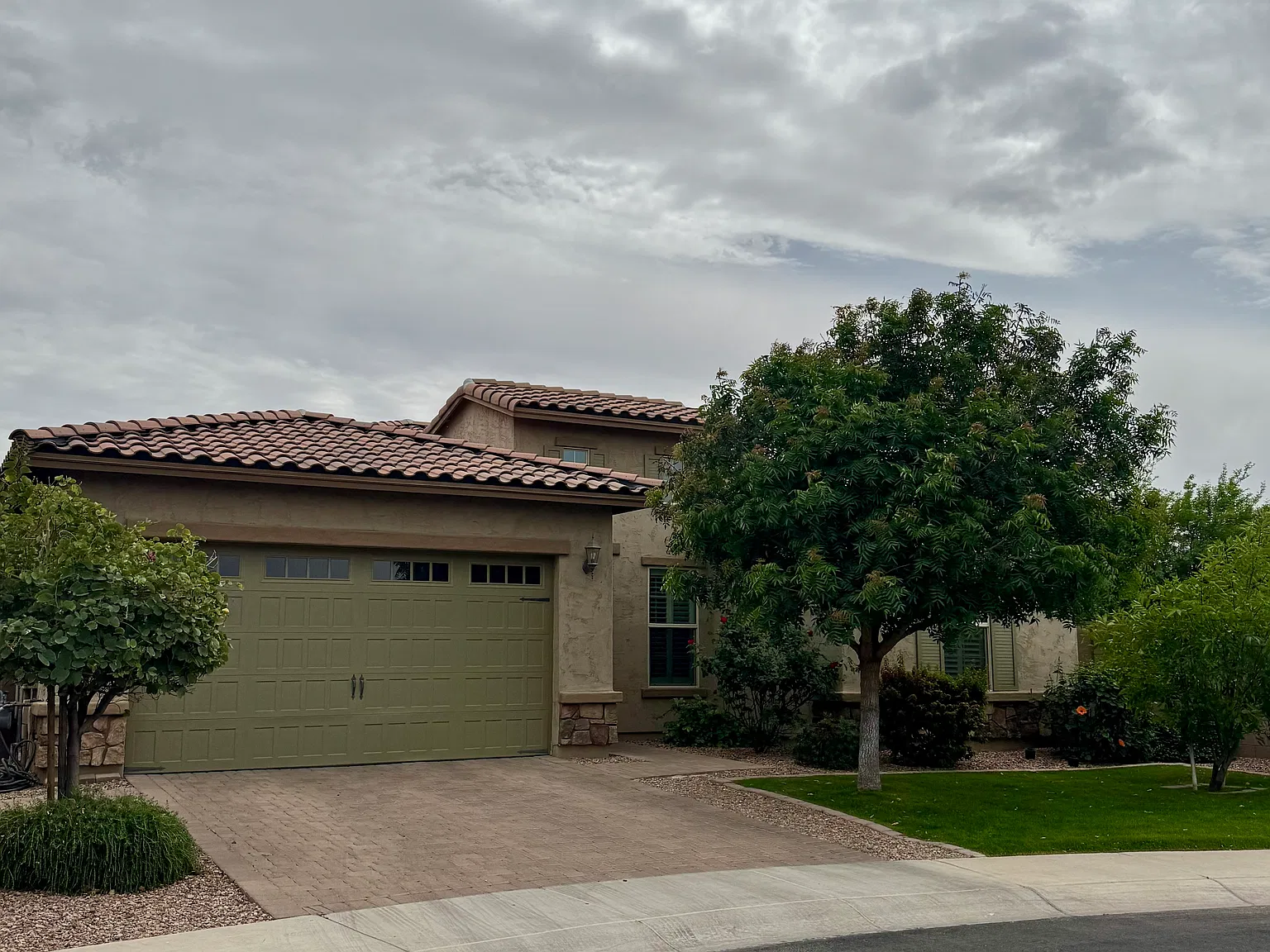 4 bed, 2.5 bath, 2289 sqft, $3,000 — Photo 2