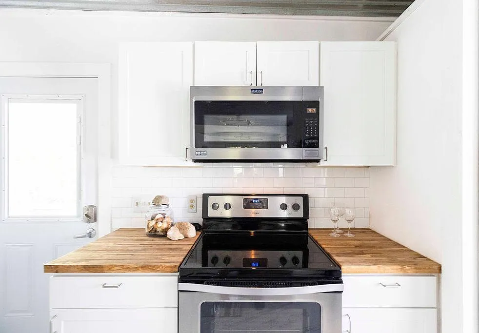 2 bed, 910 sqft, $2,350 — Photo 3