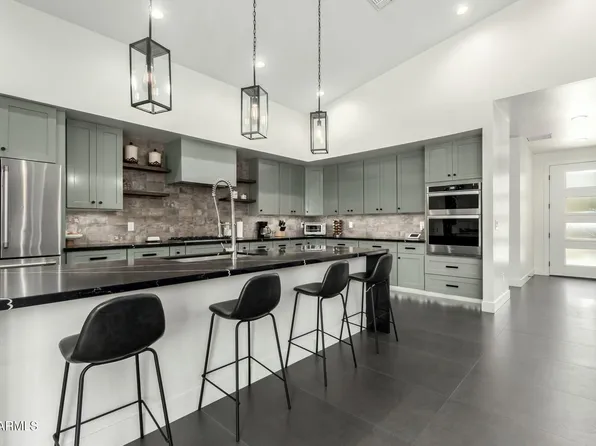 2812 E Pinchot Avenue, Phoenix, AZ 85016
