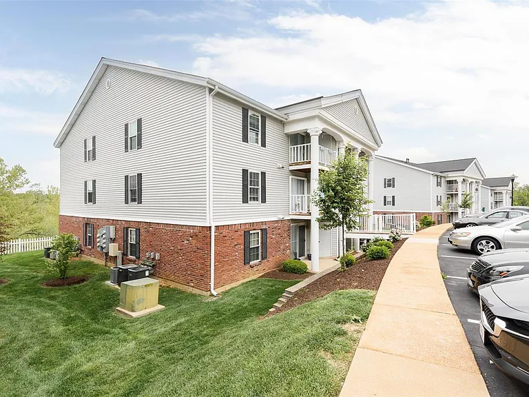 1239 Creve Coeur Crossing Ln #G — Photo 2
