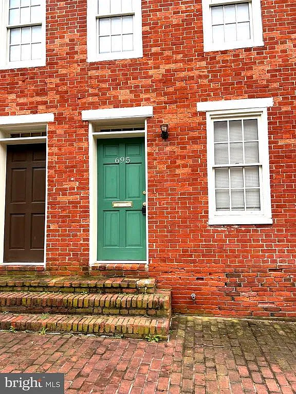 3 bed, 3.5 bath, 1704 sqft, $2,650 — Photo 2