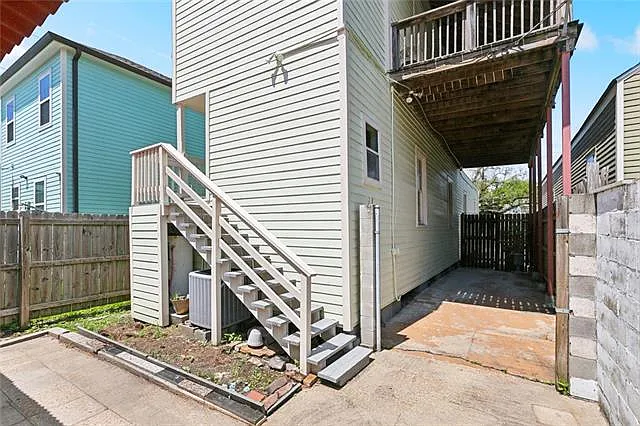 2748 Bienville St — Photo 17