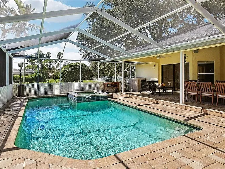 3158 Shoreline Dr — Photo 2