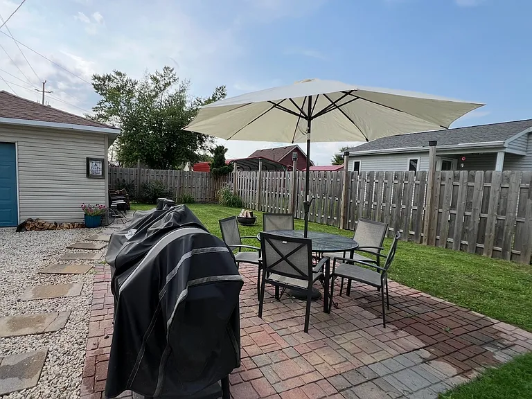 320 Linden St — Photo 10