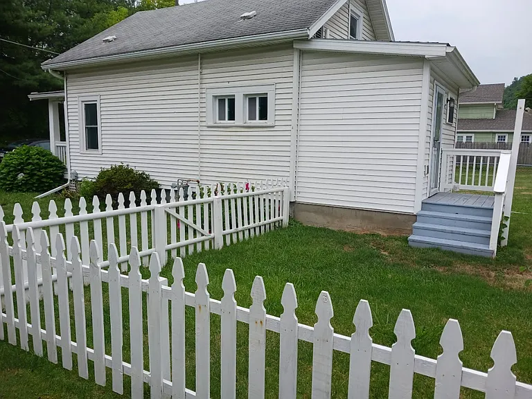 2858 Delaware Ave — Photo 2