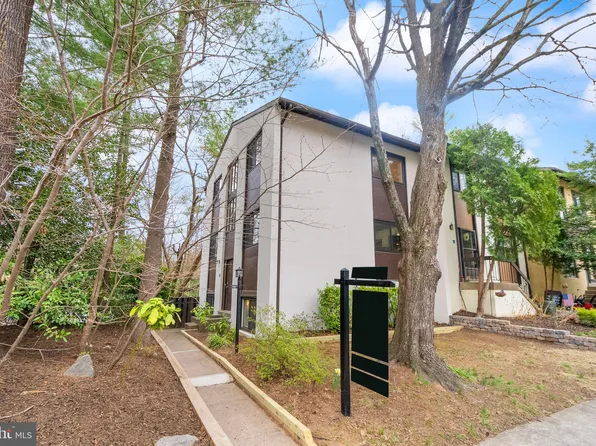 11801 Coopers Ct, Reston, VA 20191