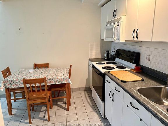 4th image of 1679 Drouillard Rd #3