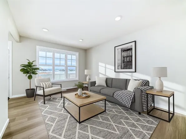 20536 W Sheriff King St SW, Calgary, AB T2X 4N4