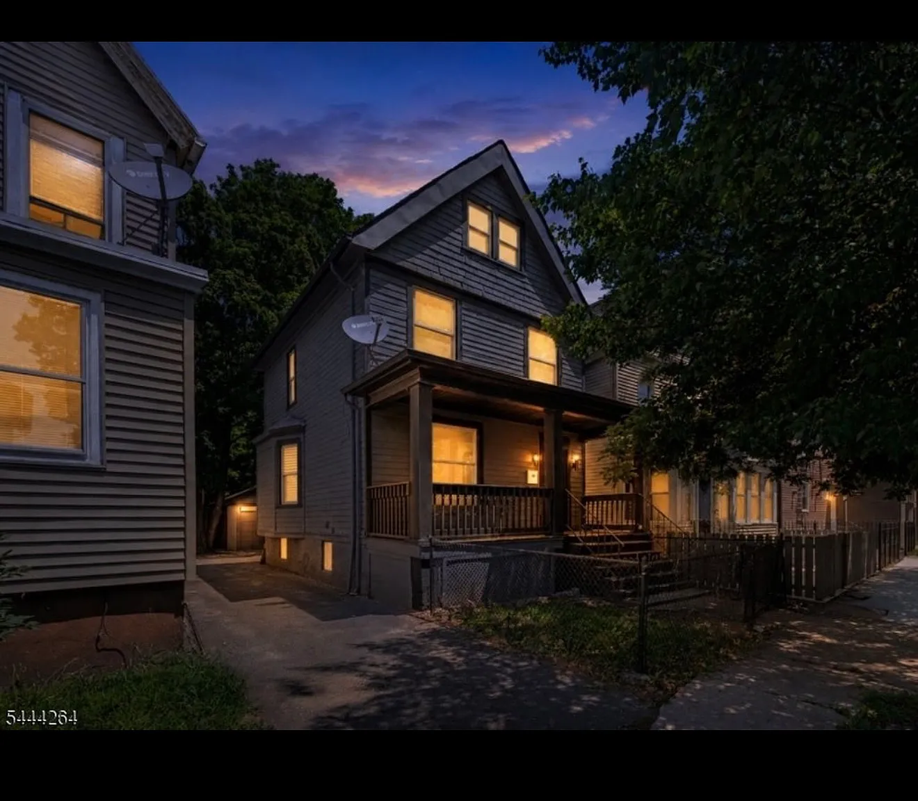 4 bed, $2,950 — Photo 1