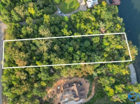 1927 Lookout Mountain Dr, Scottsboro, AL 35769