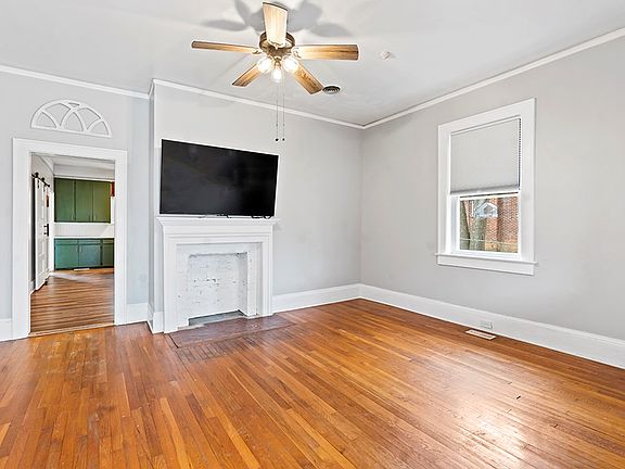 3rd image of 211 Woodlawn St