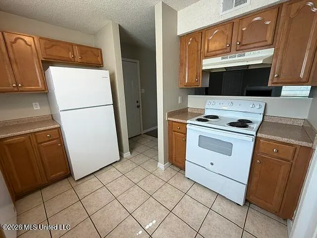 2 bed, 1.5 bath, 1000 sqft, $900 — Photo 3