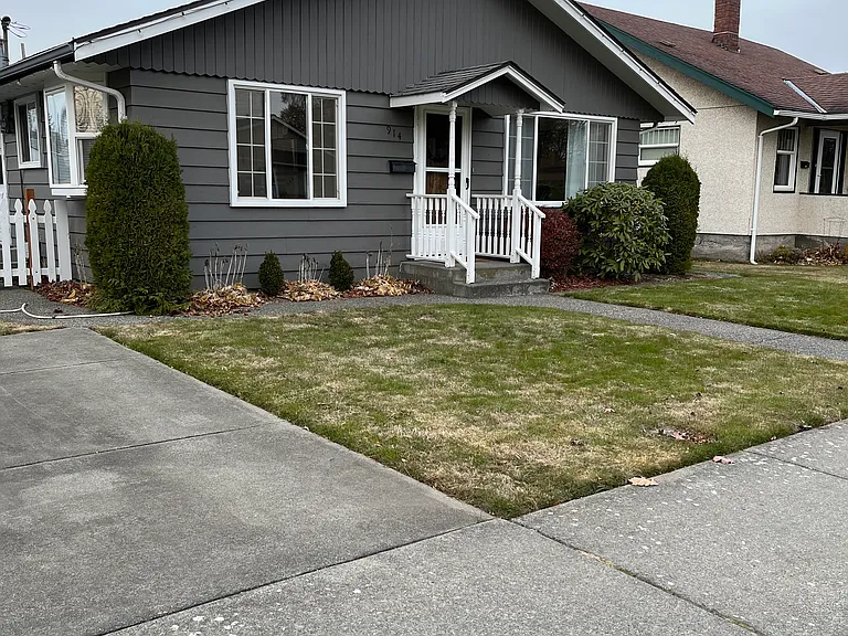 914 Grover St — Photo 2