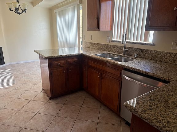 2nd image of 1157 W 22nd St #1