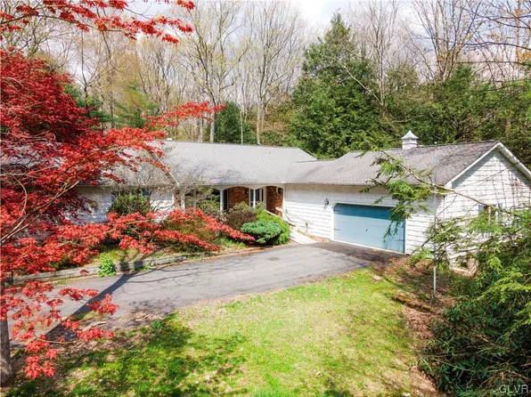 1580 Starry Ln, Effort, PA 18330