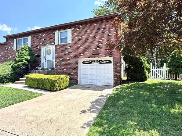 9401 Tulip St, Philadelphia, PA 19114