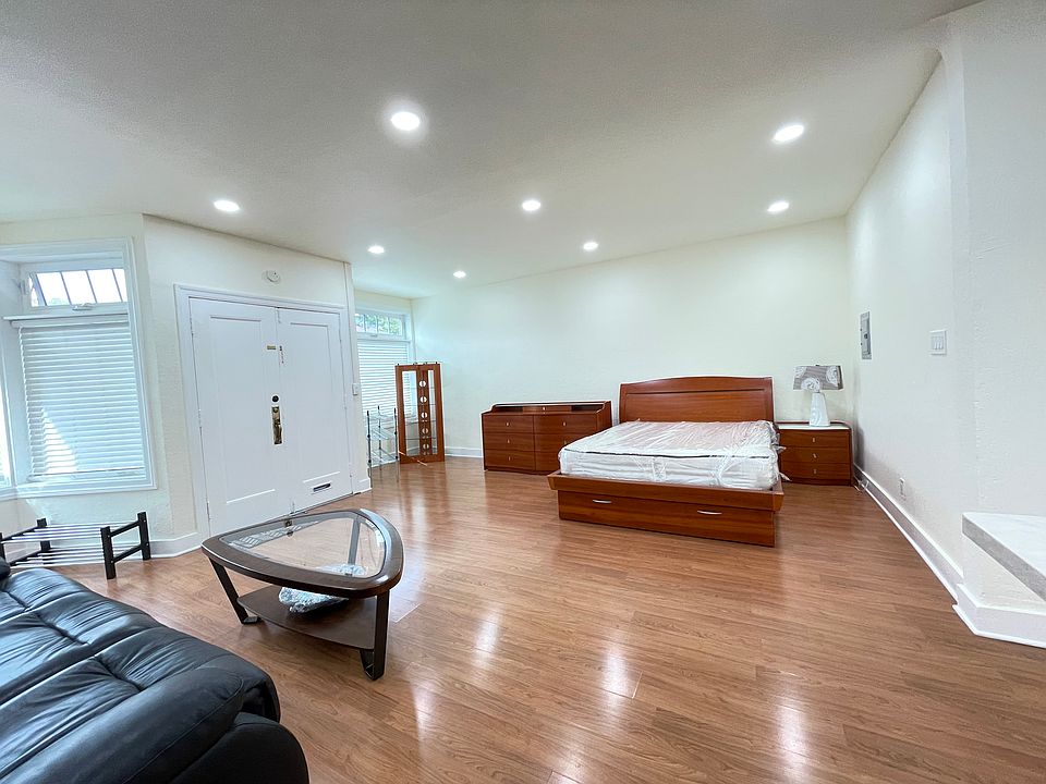 1st image of 909 Academy Ave #909