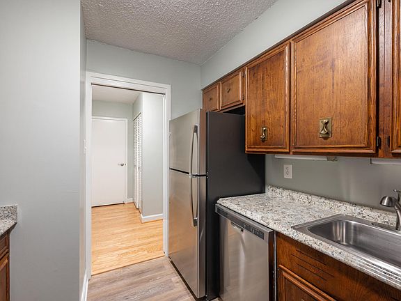 4th image of 3800 Fairfax Dr APT 501