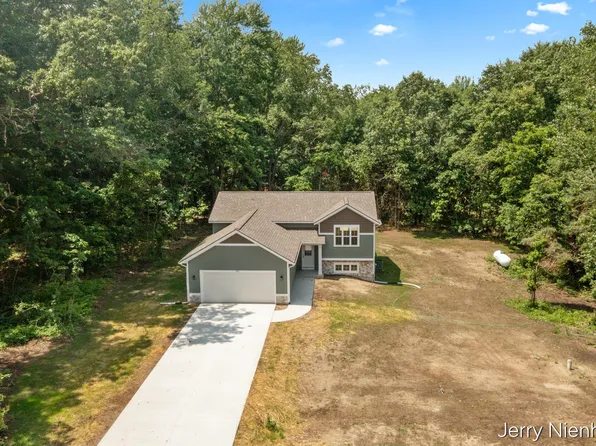 912 Blueberry Pine Ct #35, Allegan, MI 49010