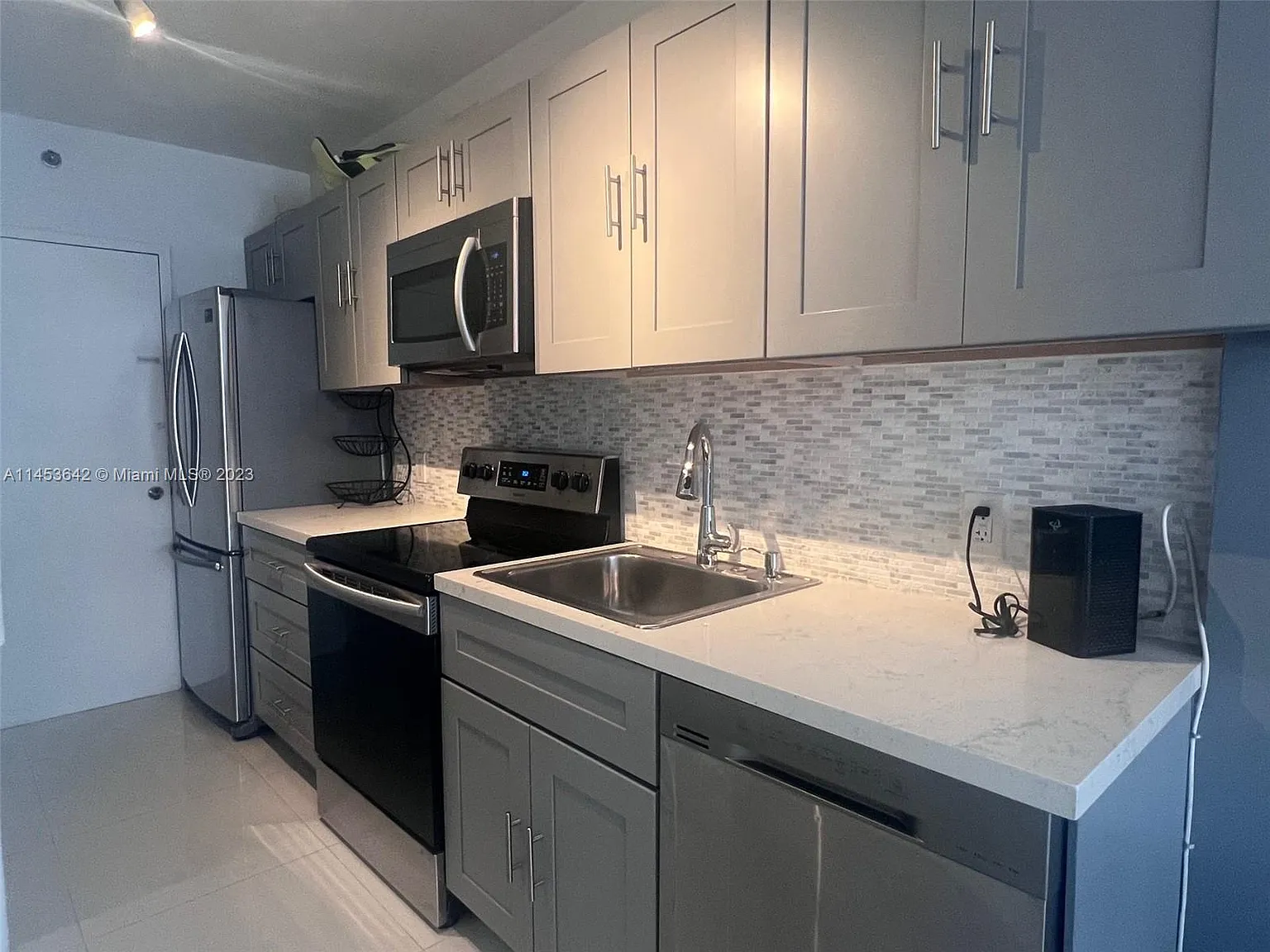 The Decoplage Condo — Photo 3